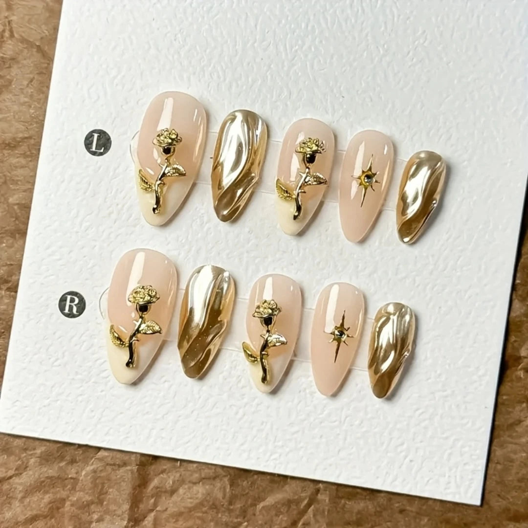 10pcs Faux Ongles en forme d'amande Détail Fleurs Dorées ✿