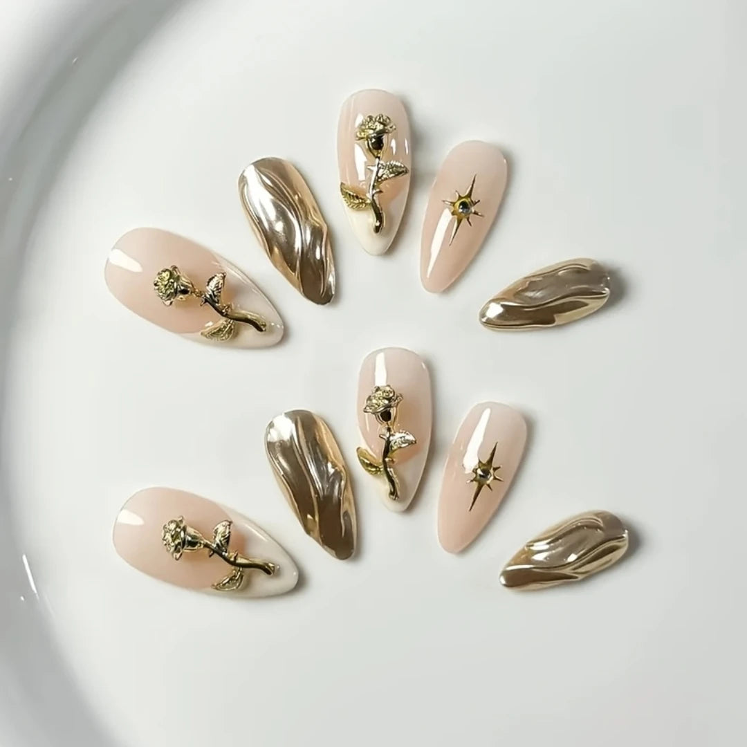 10pcs Faux Ongles en forme d'amande Détail Fleurs Dorées ✿