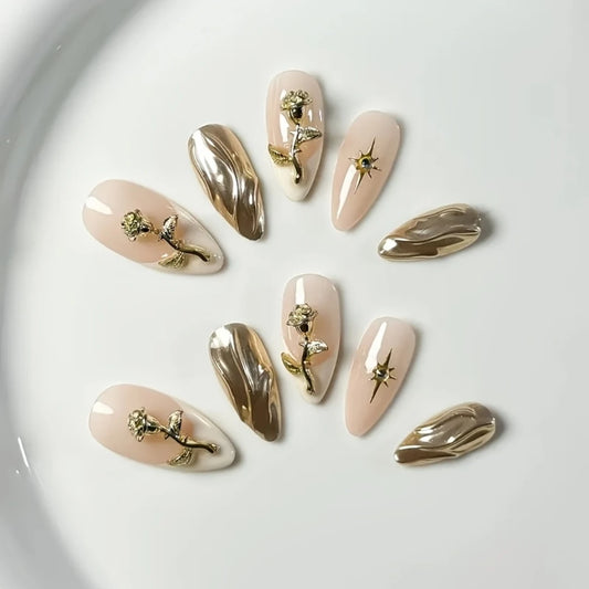 10pcs Faux Ongles en forme d'amande Détail Fleurs Dorées ✿