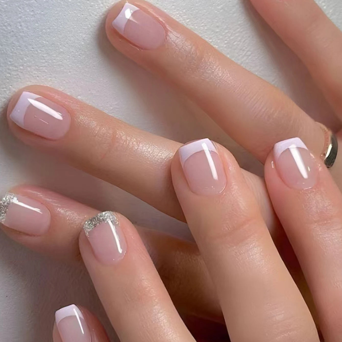 24pcs/set French Faux Ongles Court et Mi-Court ─ .✦