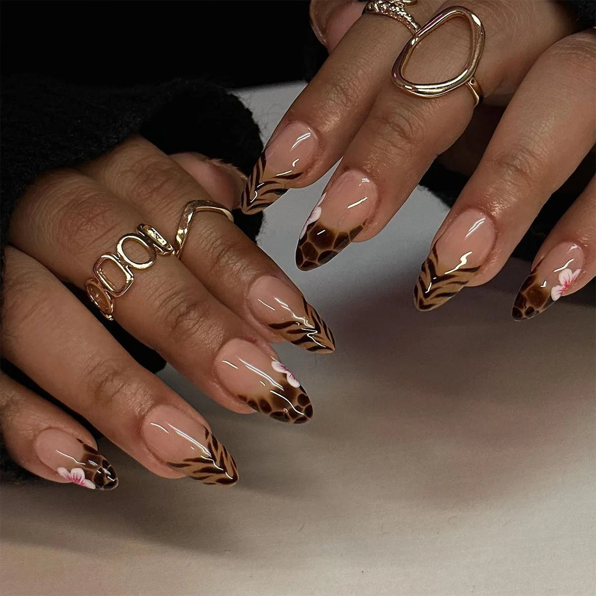 3D Faux Ongles Leopard French Nude Almond ── .✦